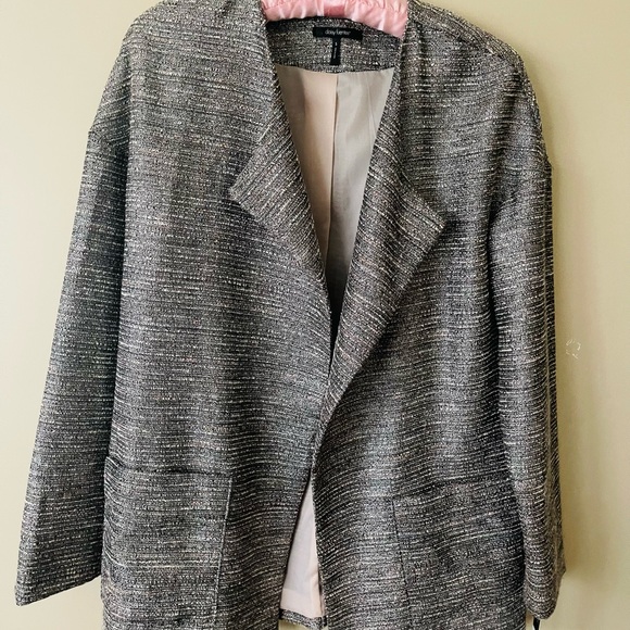 Blazer - Picture 16 of 17